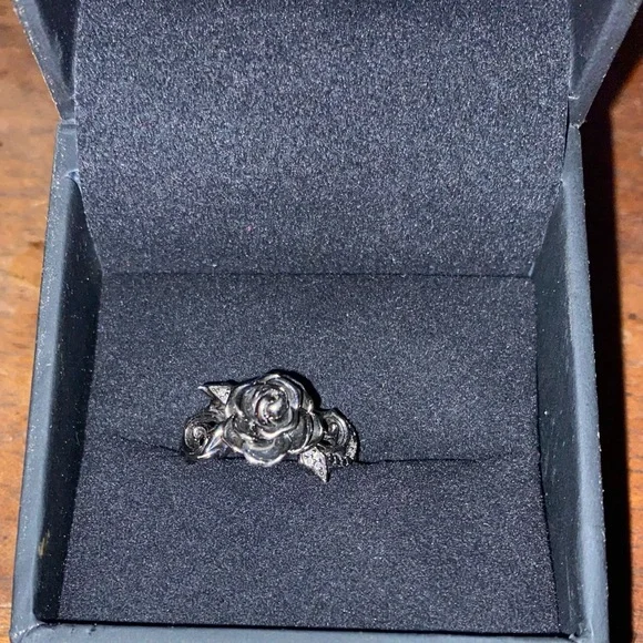 Kay Jewelers Black Rose Ring - Picture 2 of 11